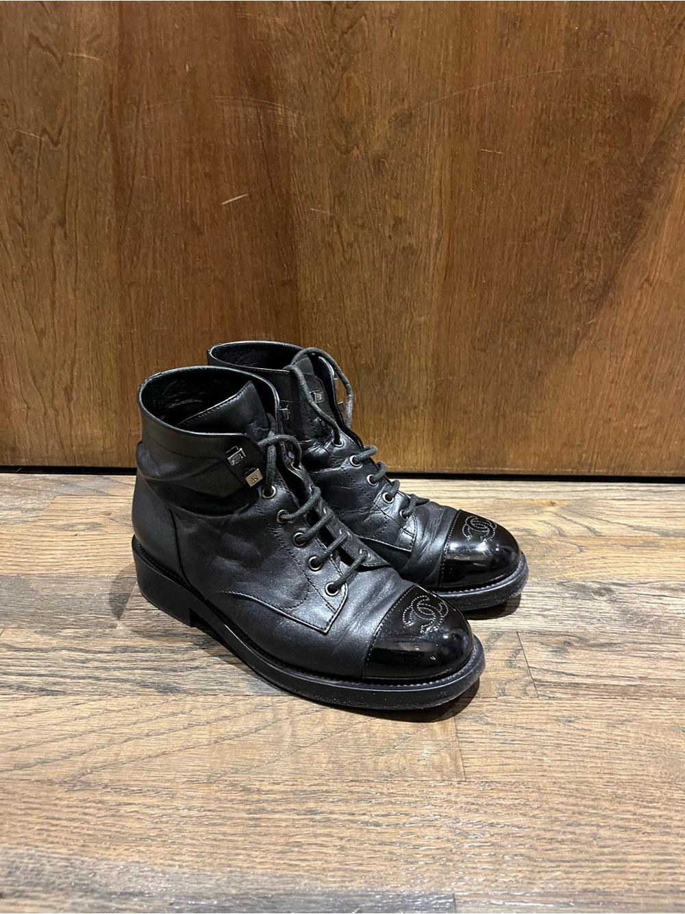 Chanel Interlocking CC logo Leather Combat Boots Size 8 / IT 38